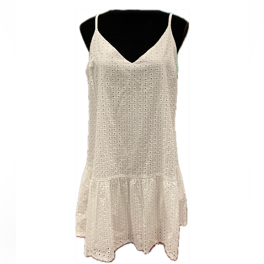 Clover and Sloane white eyelet dress. (JJ135)